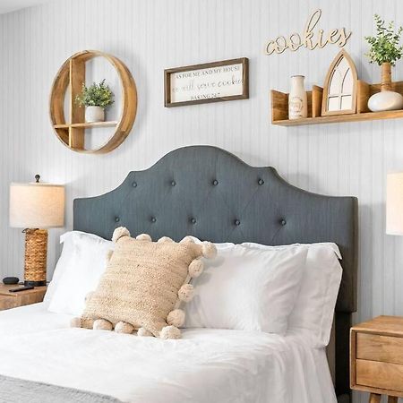 One-Of-A-Kind Smart, Cookie Themed Home For Up To 6 Clarksville Zewnętrze zdjęcie