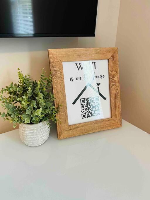 One-Of-A-Kind Smart, Cookie Themed Home For Up To 6 Clarksville Zewnętrze zdjęcie