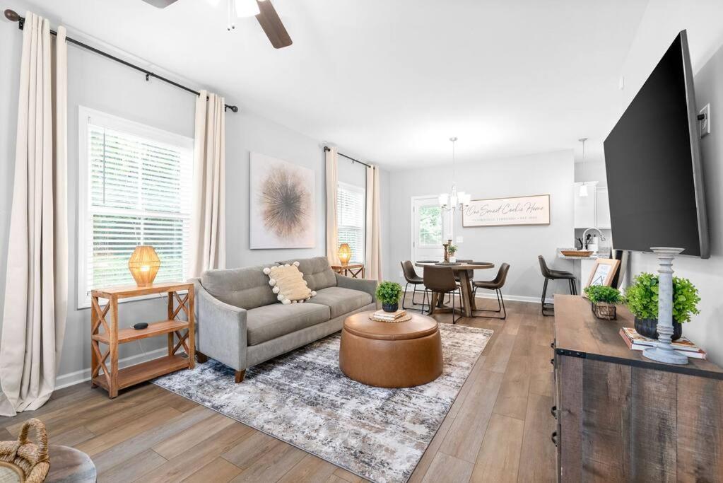 One-Of-A-Kind Smart, Cookie Themed Home For Up To 6 Clarksville Zewnętrze zdjęcie