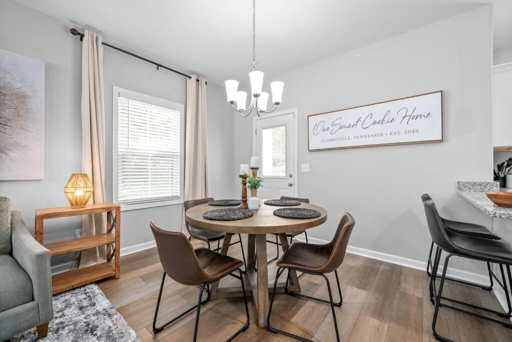 One-Of-A-Kind Smart, Cookie Themed Home For Up To 6 Clarksville Zewnętrze zdjęcie