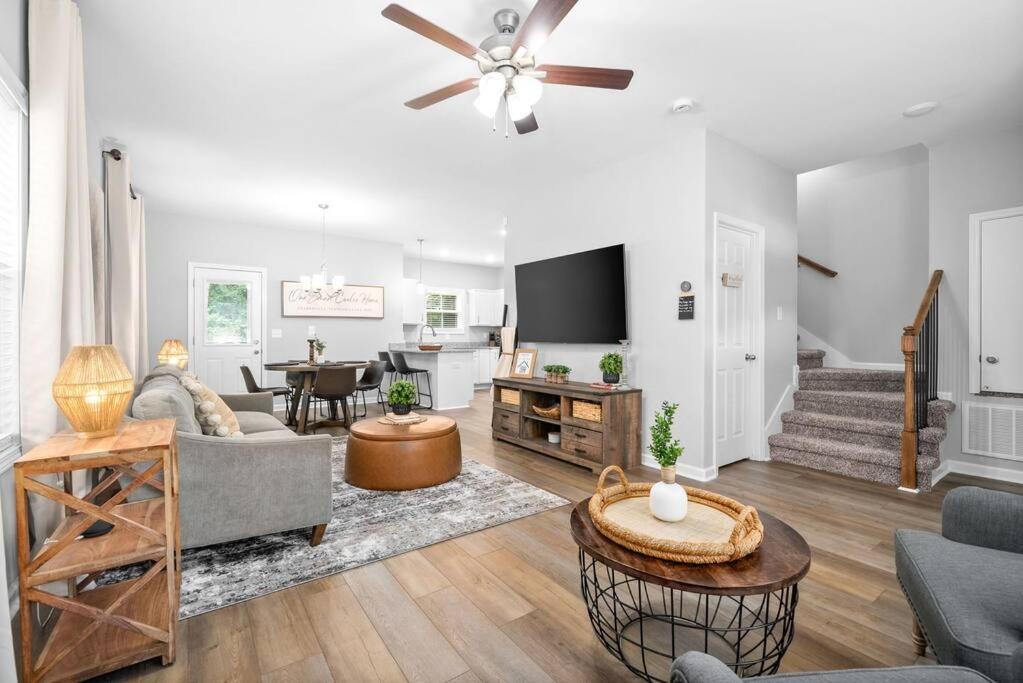 One-Of-A-Kind Smart, Cookie Themed Home For Up To 6 Clarksville Zewnętrze zdjęcie