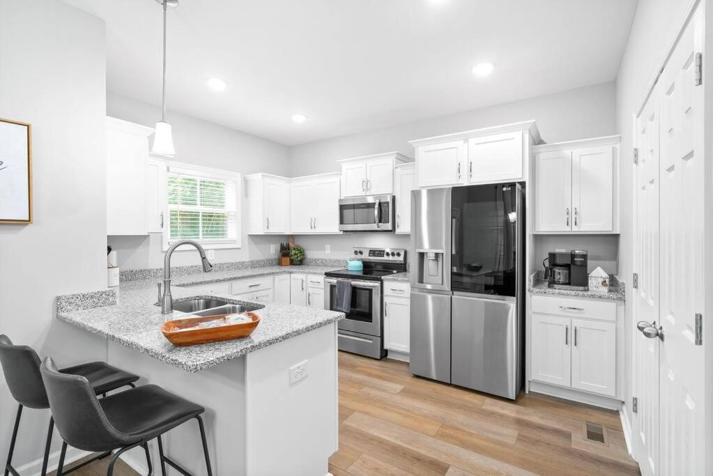 One-Of-A-Kind Smart, Cookie Themed Home For Up To 6 Clarksville Zewnętrze zdjęcie
