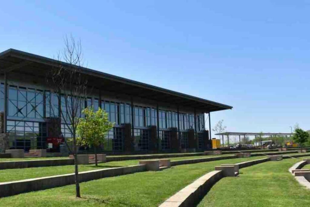 One-Of-A-Kind Smart, Cookie Themed Home For Up To 6 Clarksville Zewnętrze zdjęcie