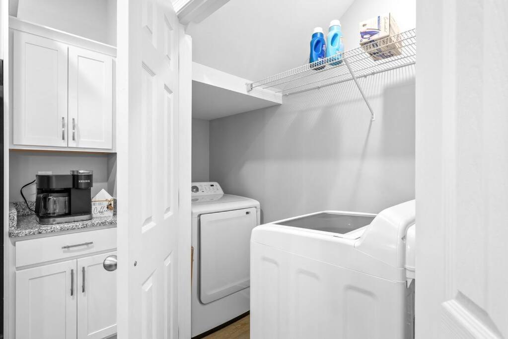 One-Of-A-Kind Smart, Cookie Themed Home For Up To 6 Clarksville Zewnętrze zdjęcie