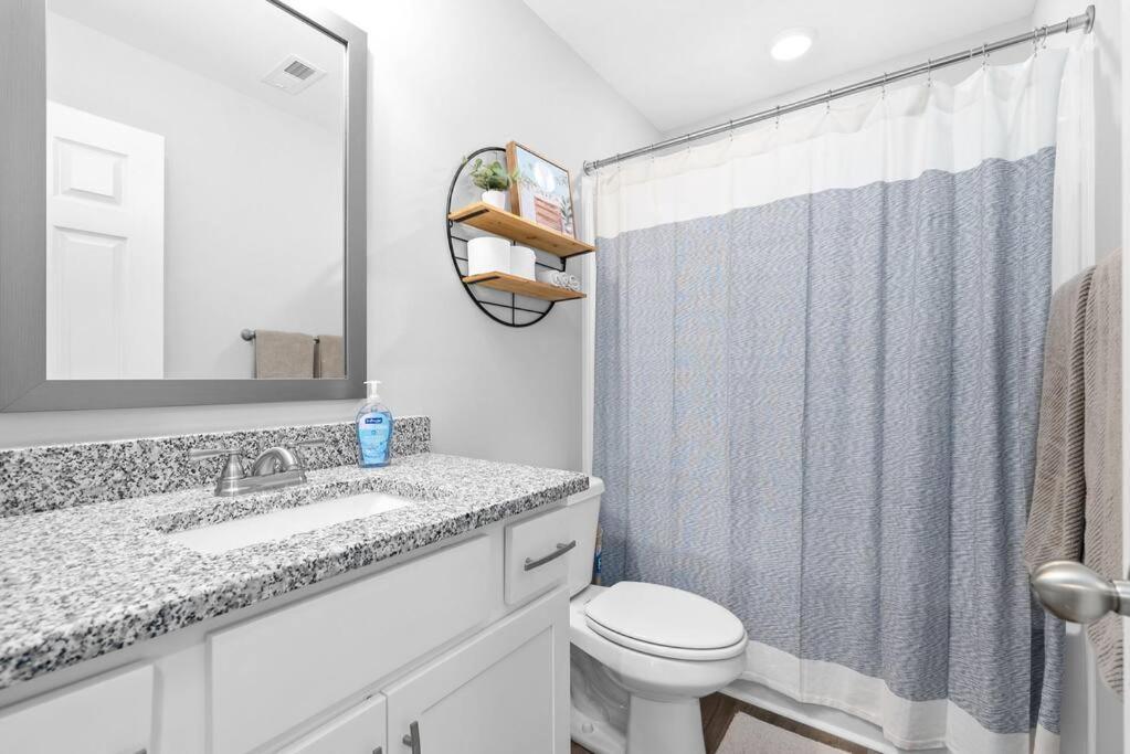 One-Of-A-Kind Smart, Cookie Themed Home For Up To 6 Clarksville Zewnętrze zdjęcie