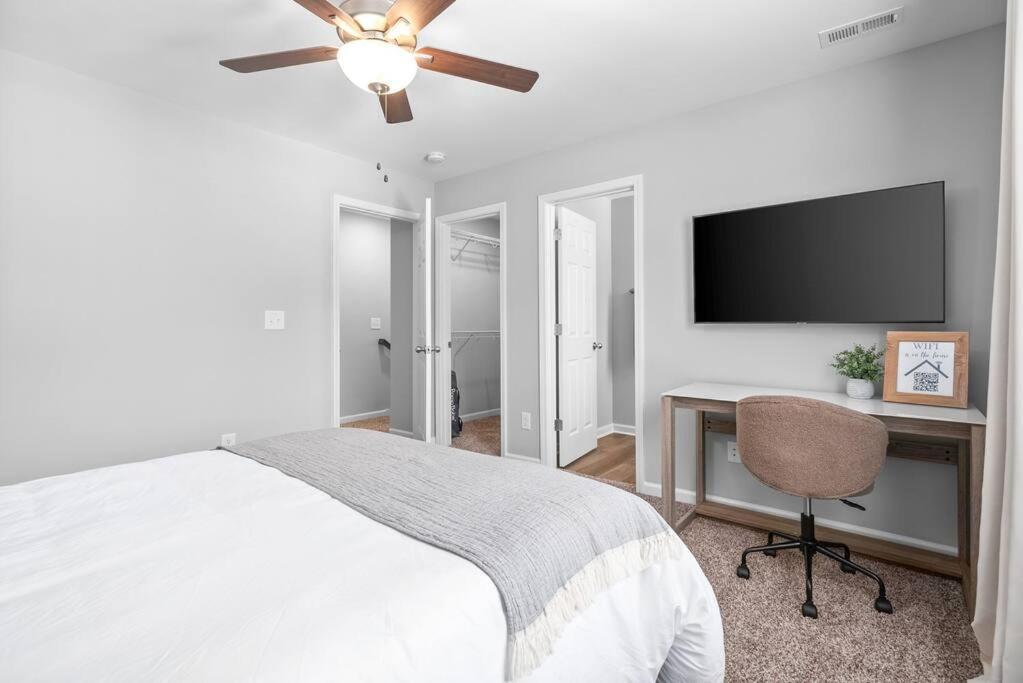 One-Of-A-Kind Smart, Cookie Themed Home For Up To 6 Clarksville Zewnętrze zdjęcie
