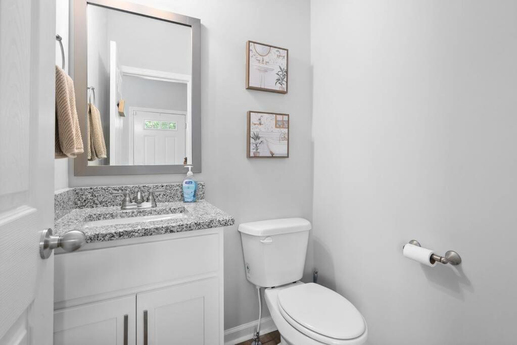 One-Of-A-Kind Smart, Cookie Themed Home For Up To 6 Clarksville Zewnętrze zdjęcie