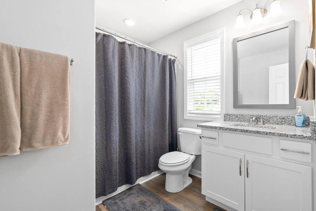 One-Of-A-Kind Smart, Cookie Themed Home For Up To 6 Clarksville Zewnętrze zdjęcie