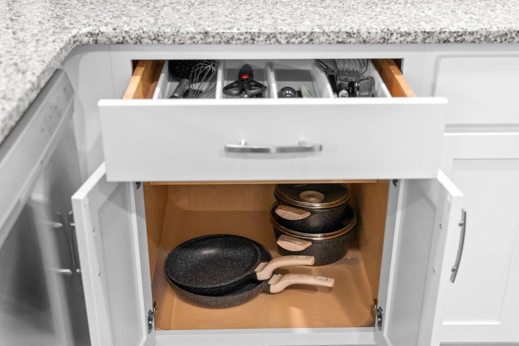 One-Of-A-Kind Smart, Cookie Themed Home For Up To 6 Clarksville Zewnętrze zdjęcie