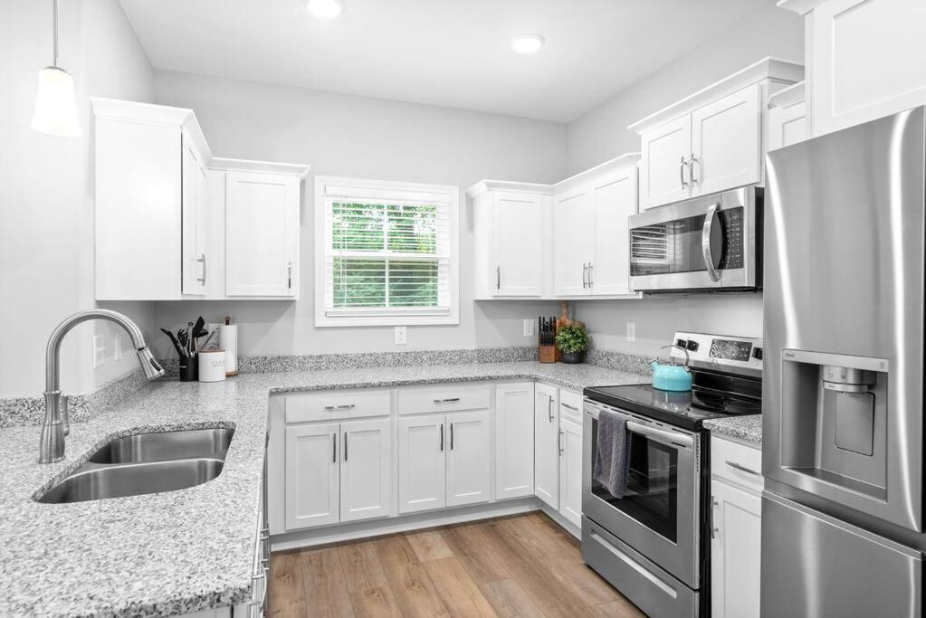 One-Of-A-Kind Smart, Cookie Themed Home For Up To 6 Clarksville Zewnętrze zdjęcie