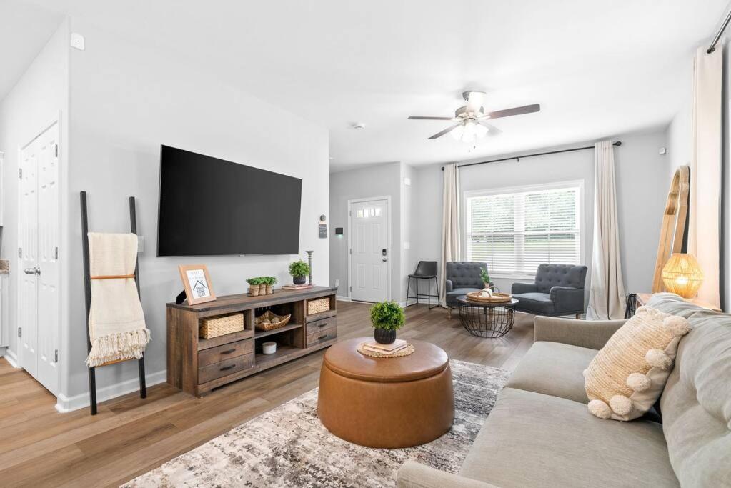 One-Of-A-Kind Smart, Cookie Themed Home For Up To 6 Clarksville Zewnętrze zdjęcie