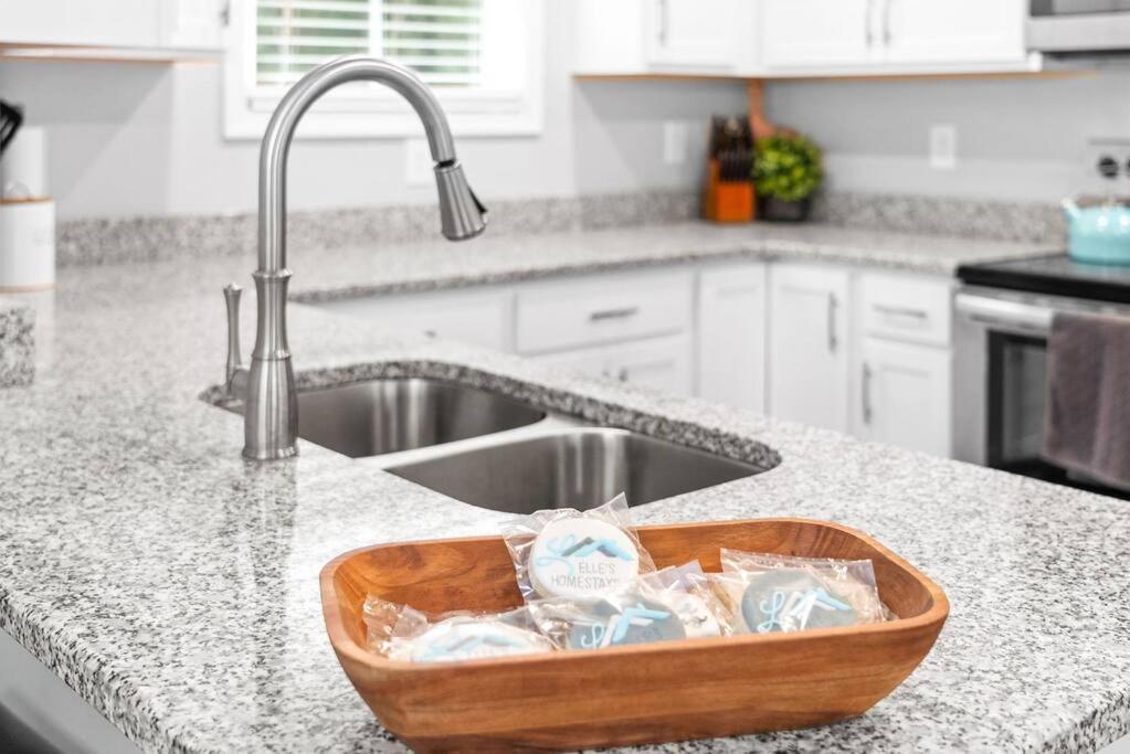 One-Of-A-Kind Smart, Cookie Themed Home For Up To 6 Clarksville Zewnętrze zdjęcie