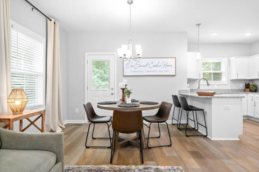 One-Of-A-Kind Smart, Cookie Themed Home For Up To 6 Clarksville Zewnętrze zdjęcie